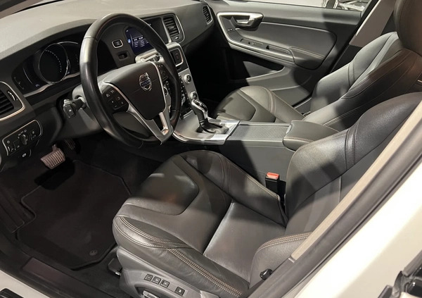 Volvo V60 cena 110000 przebieg: 146000, rok produkcji 2018 z Międzyrzec Podlaski małe 121